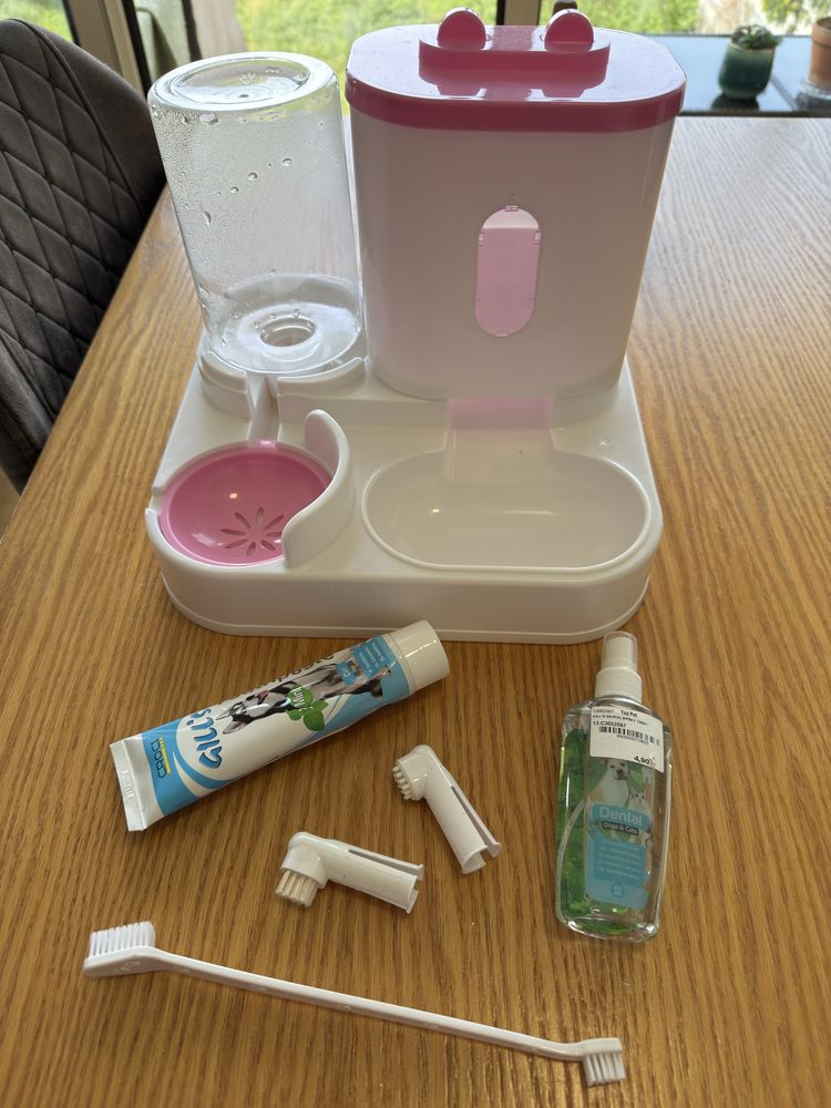 Vendo porta racão e agua,creme dental canino, escovinhas, spray bucal