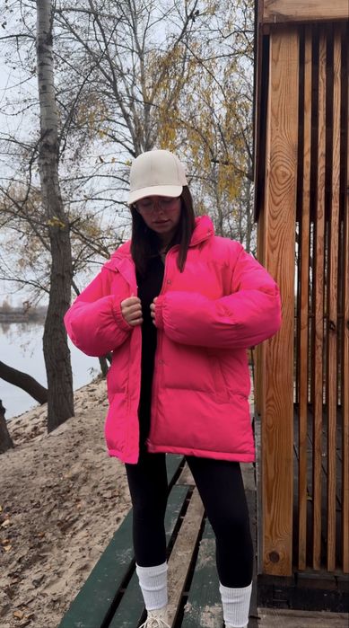 Оверзайз пуховик кольору фуксія
