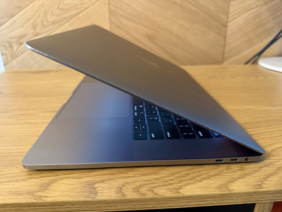 MacBook Pro 2019 i9 16/512