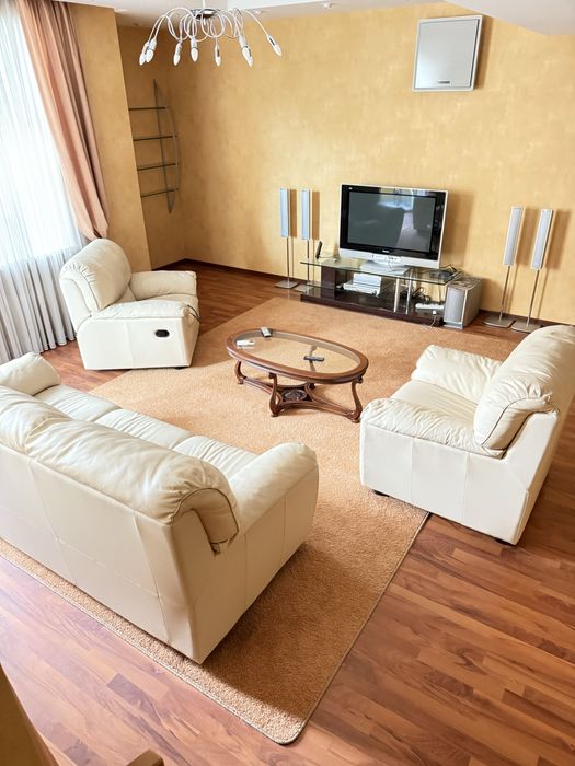 Центр , вул. Павлівська 17 , дворівнева квартира .