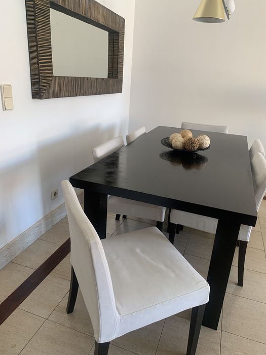 Mesa de jantar com possibilidade de 6 cadeiras