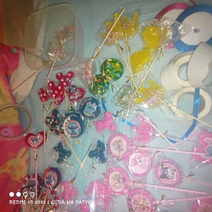 Lizaki na tort  " Labubu " ozdoba tortu muffinek