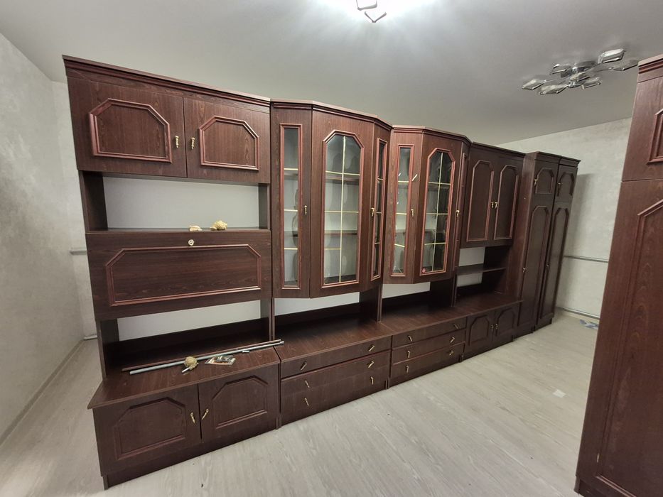 Стінка у вітальню