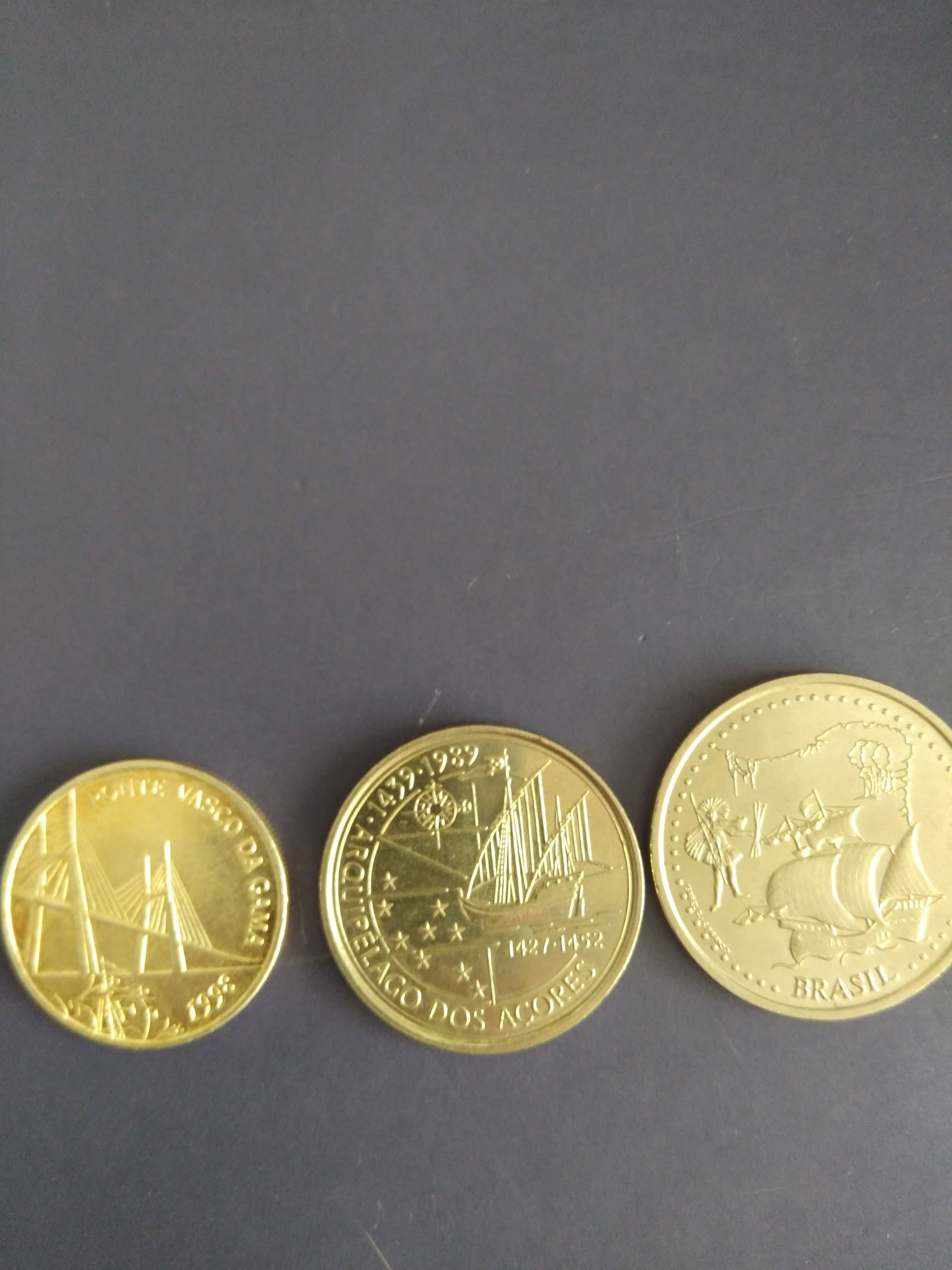 Vendo estas três moedas comemorativas