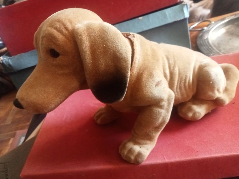 Piesek Jamnik kiwaczek zabawka kiwająca głowa tzw. samochodowy na półk