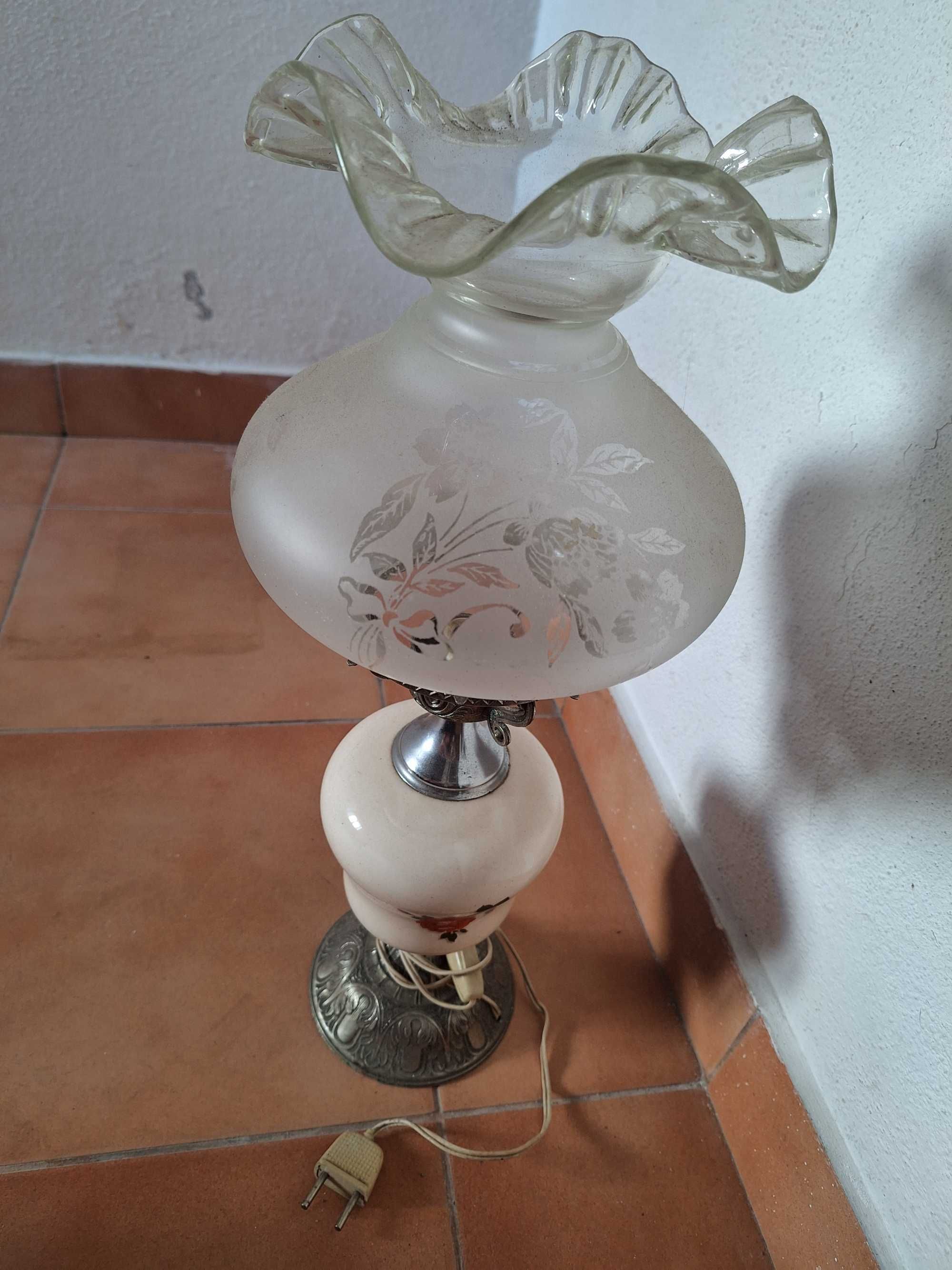Candeeiro de mesa antigo