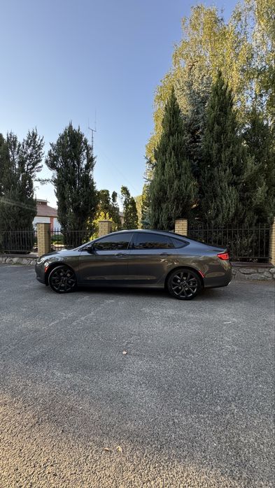 Машина chrysler 200 s