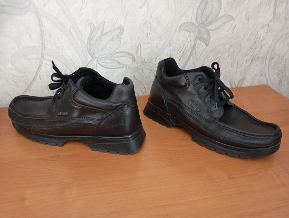 Продаються чоловічі черевики