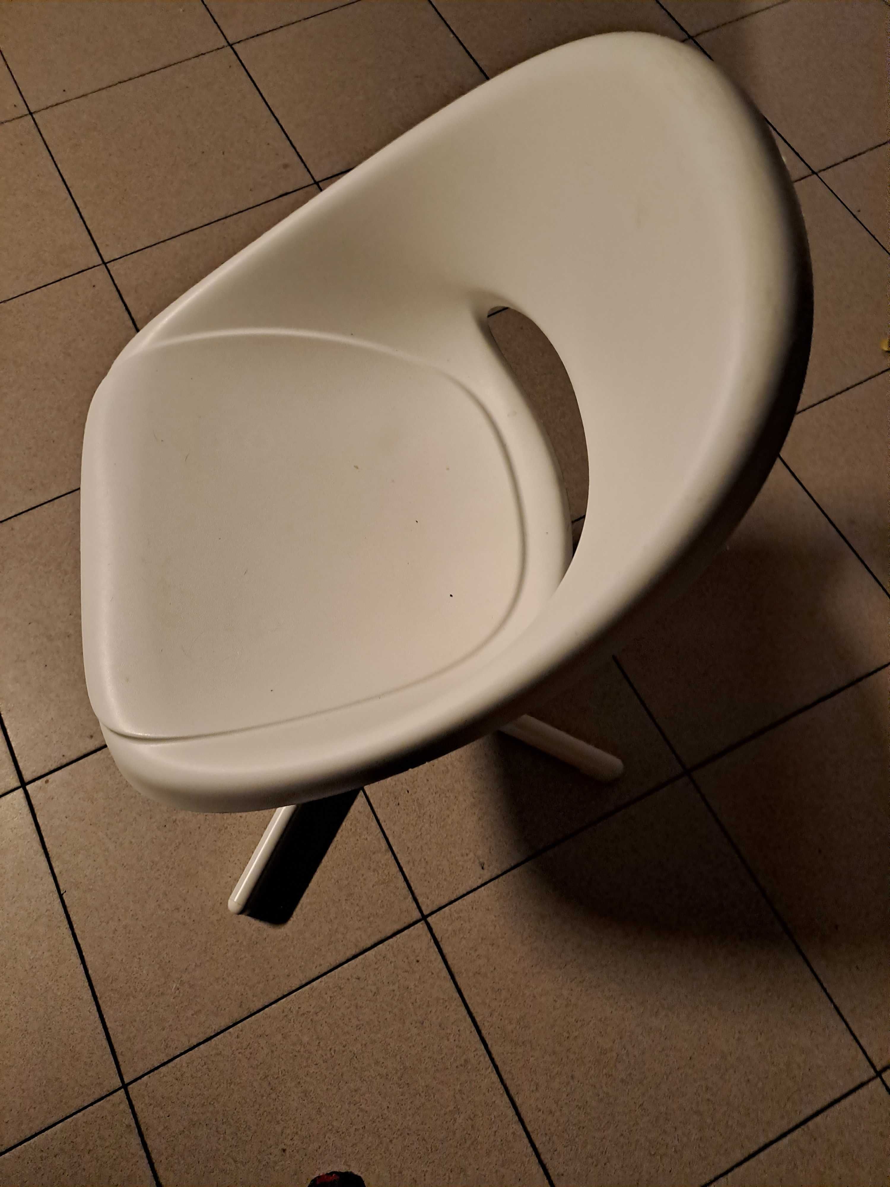 Krzesło białe do biurka dla dzieci