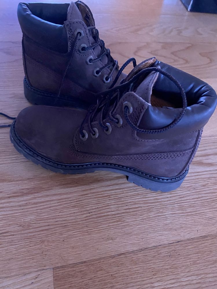 Botas castanhas 34 como novas