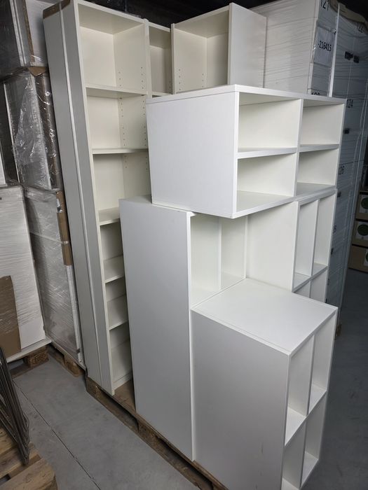 Białe regały   moduły ścienne  kubiki  różne wymiary