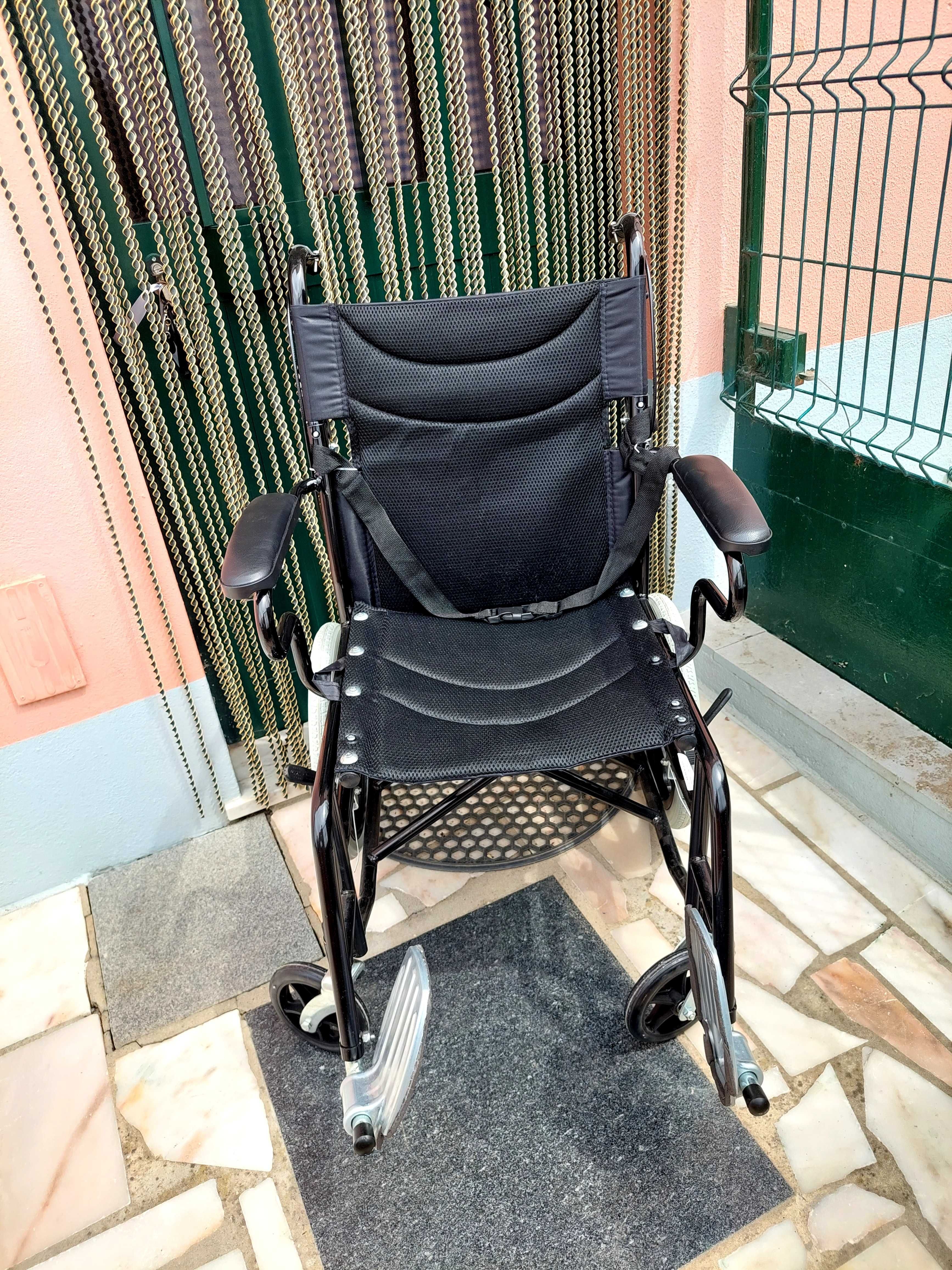 Cadeira de Rodas dobrável