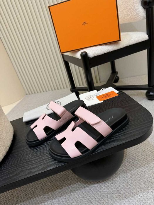 Lekkie i modne sandały HERMES Chyre na lato buty