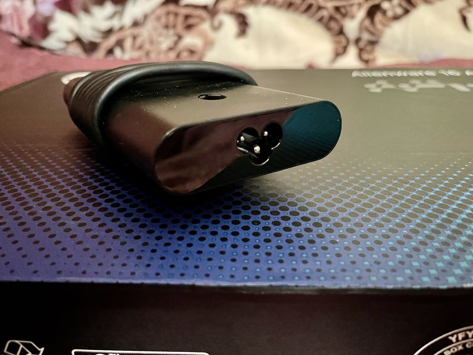 Оригінал Alienware 240w Charger DA240PM200