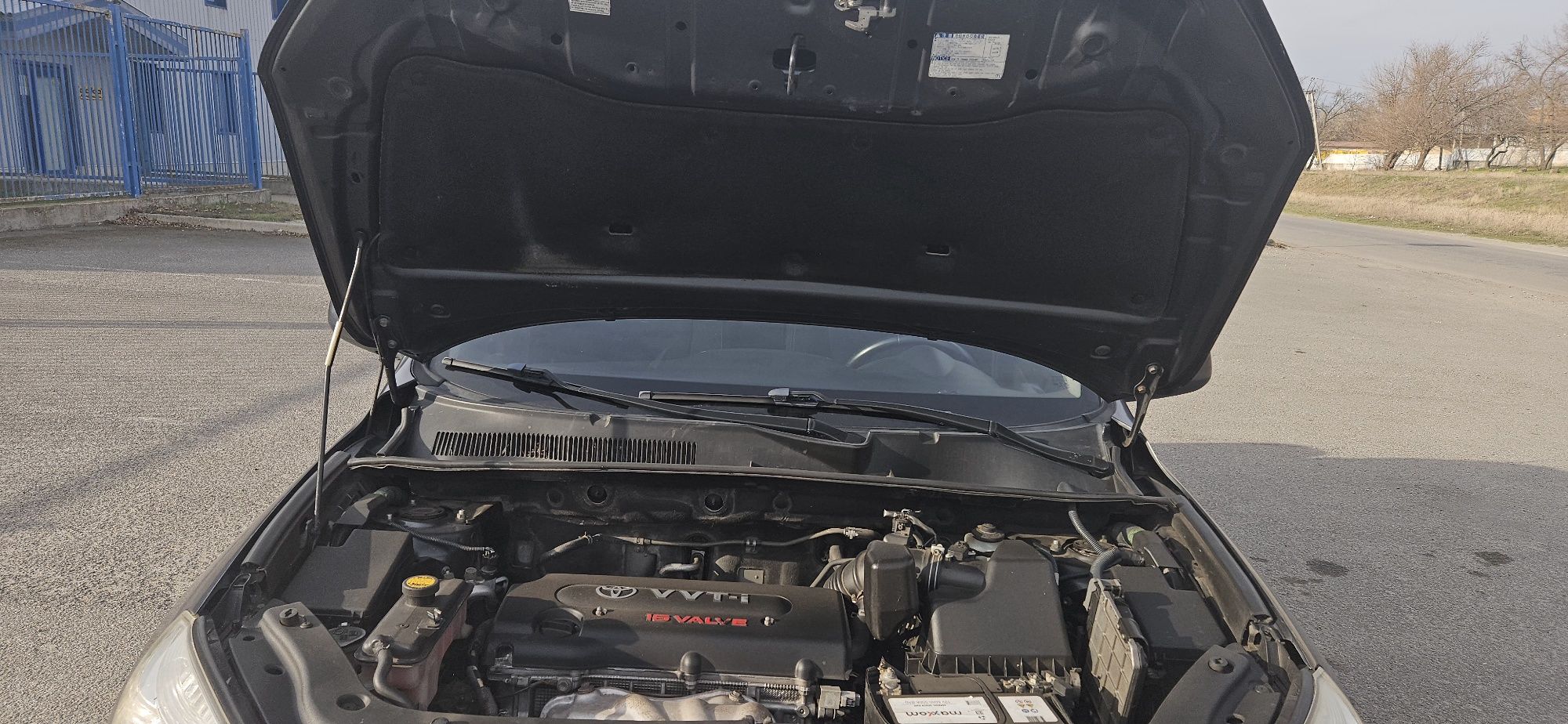 Toyota.    Rav 4