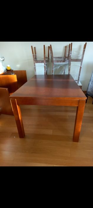 Mesa de cerejeira com 6 cadeiras