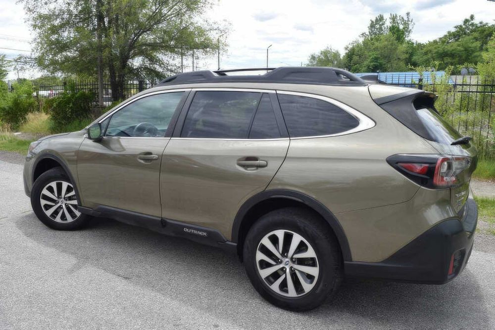 Subaru Outback Premium      2021