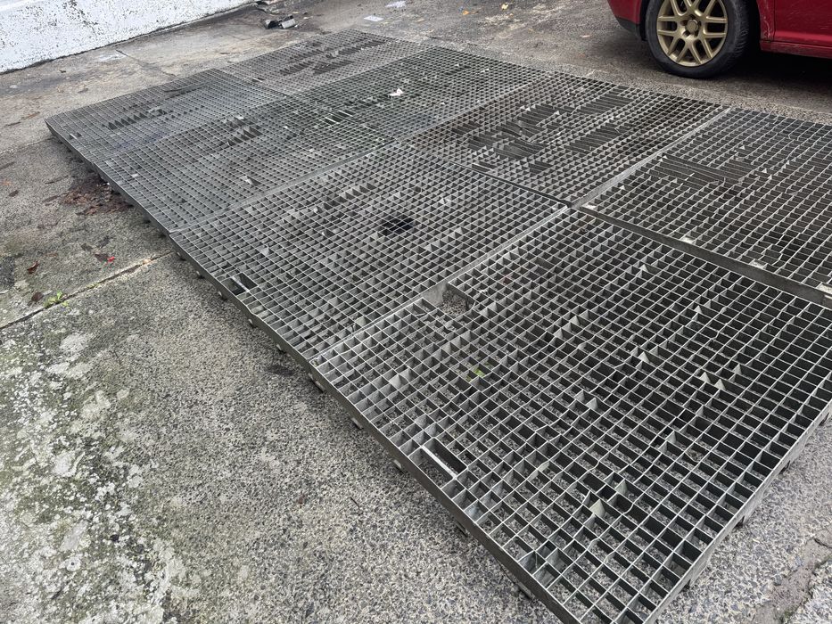Решітки оцинковані з рефвагону для малярки, мийки