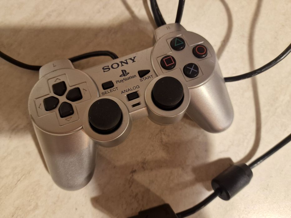 Oryginalny srebrny pad Sony Playstation PS2 Dualshock silver sprawny