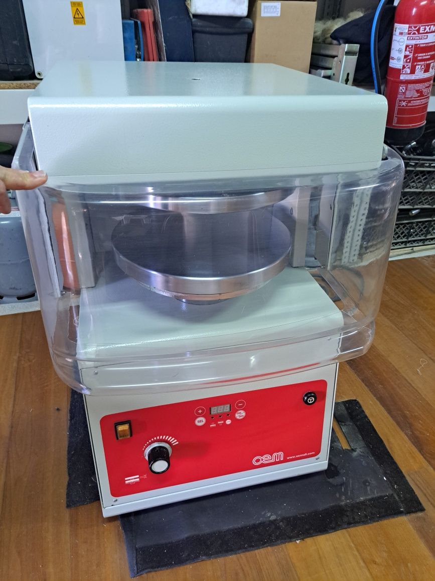 Formadora automática de bases de pizza