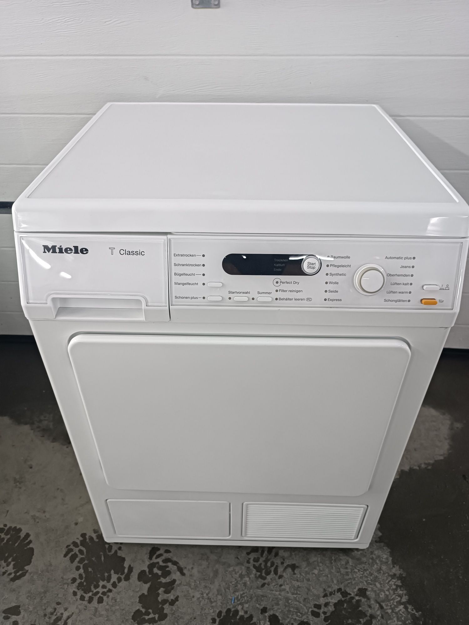 Сушильна машина з тепловим насосом  Miele T8827wp