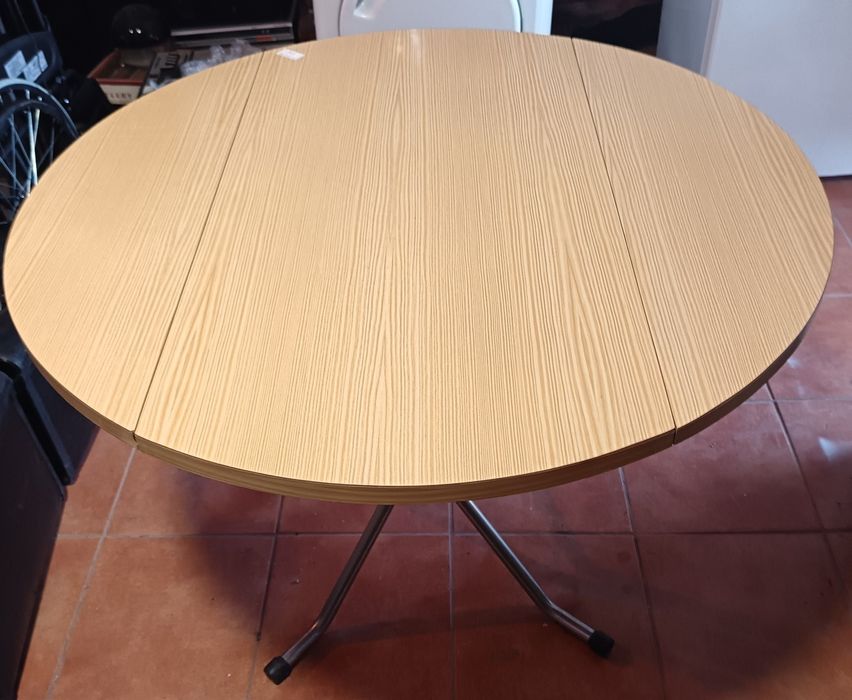 Mesa de cozinha com abas