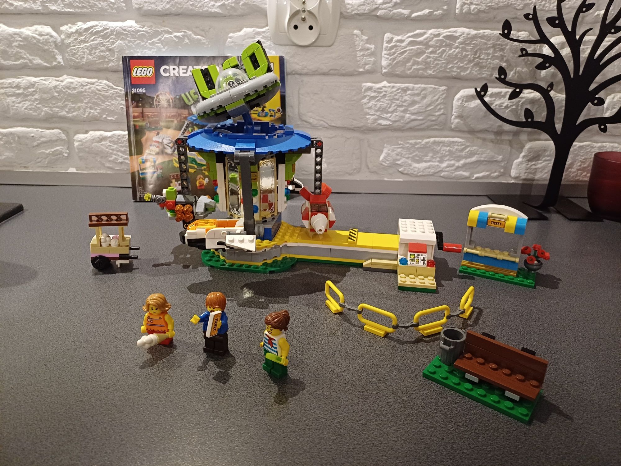 Lego creator 31095 karuzela w wesołym miasteczku