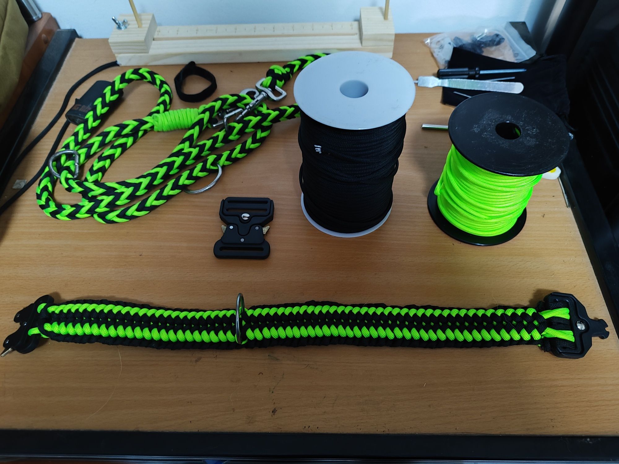 Coleira paracord personalizáveis