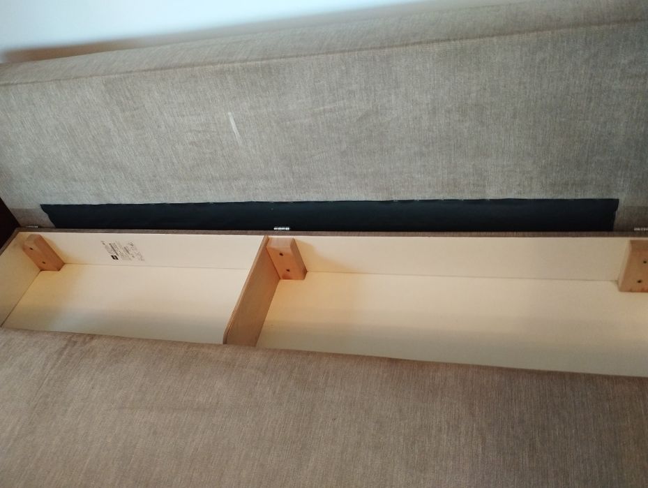 Kanapa beżowa plus 3 poduszki i 2 podłokietniki