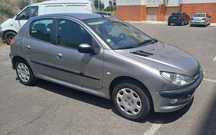 Peugeot 206 - Ano 2004 (1.12) em bom estado