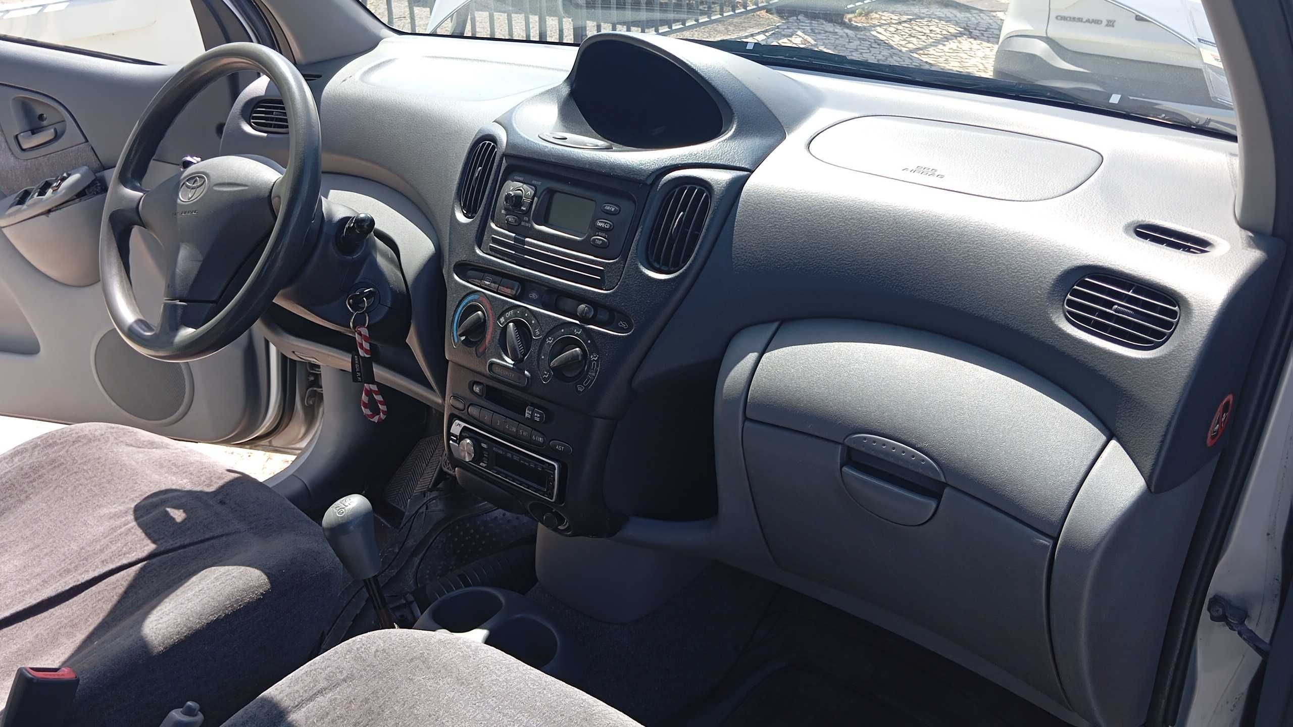 Toyota Yaris verso em ótimo estado