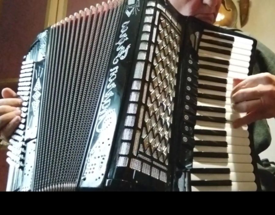 Akordeon Charron Freres klawiatura półksiężyc,stan idealny,okazja.