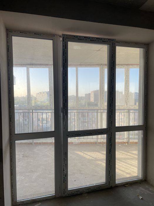 Продається хороша балконна рама wds