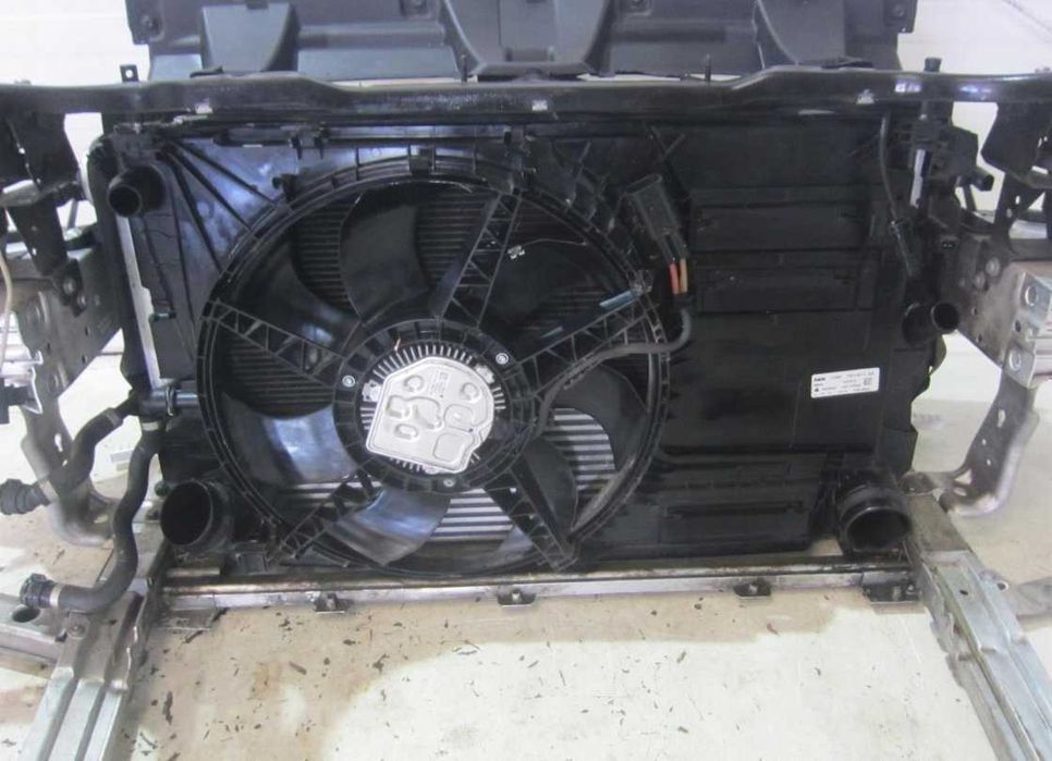 BMW X1 F48 радіатор вентилятор панель балка