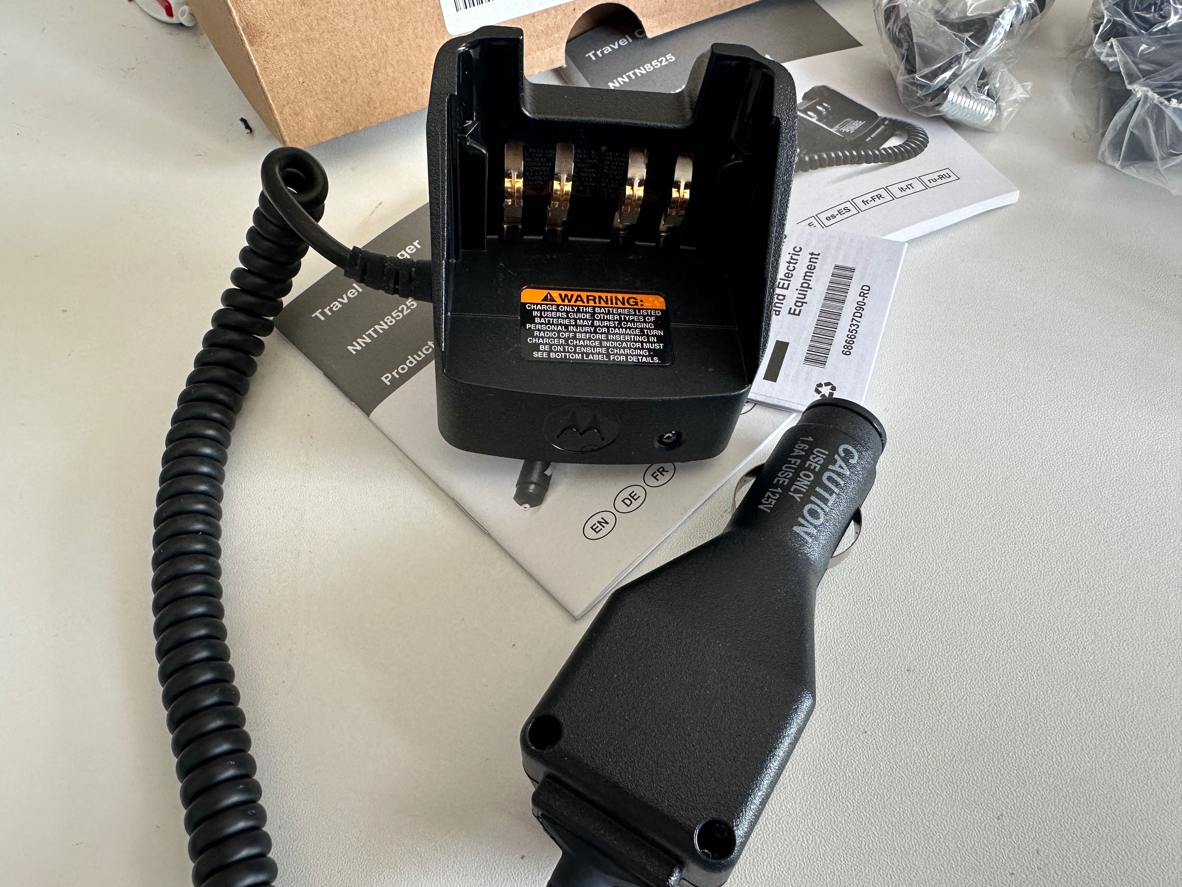 Motorola NNTN8525 Ładowarka samochodowa - NOWA! DP2000 DP3000 DP4000