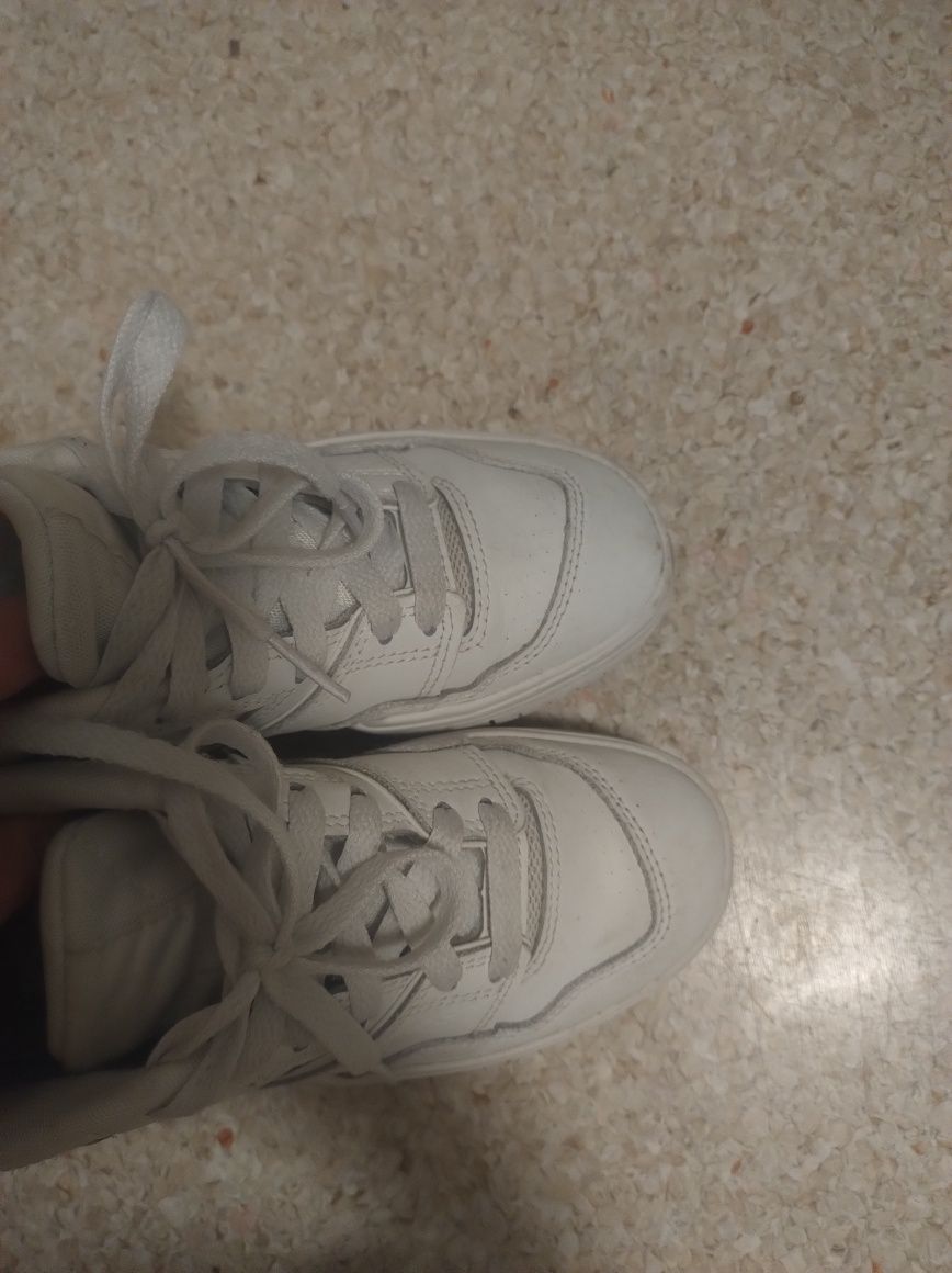 Buty sneakersy trampki białe Basic sportowe new balance 550