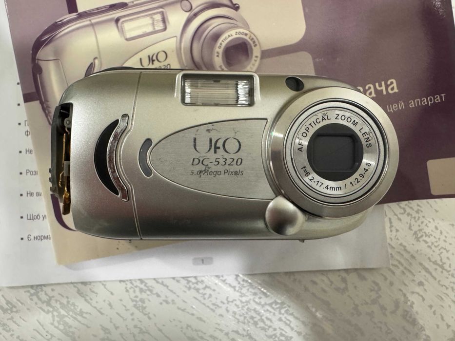 Цифрова камера UFO DC-5320   Аудіо-відео кабель Чехол