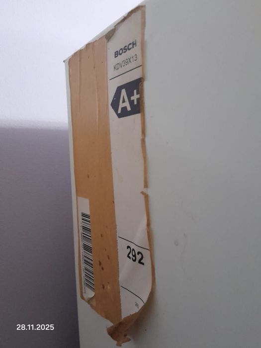 Холодильник відомой марки BOSСH.