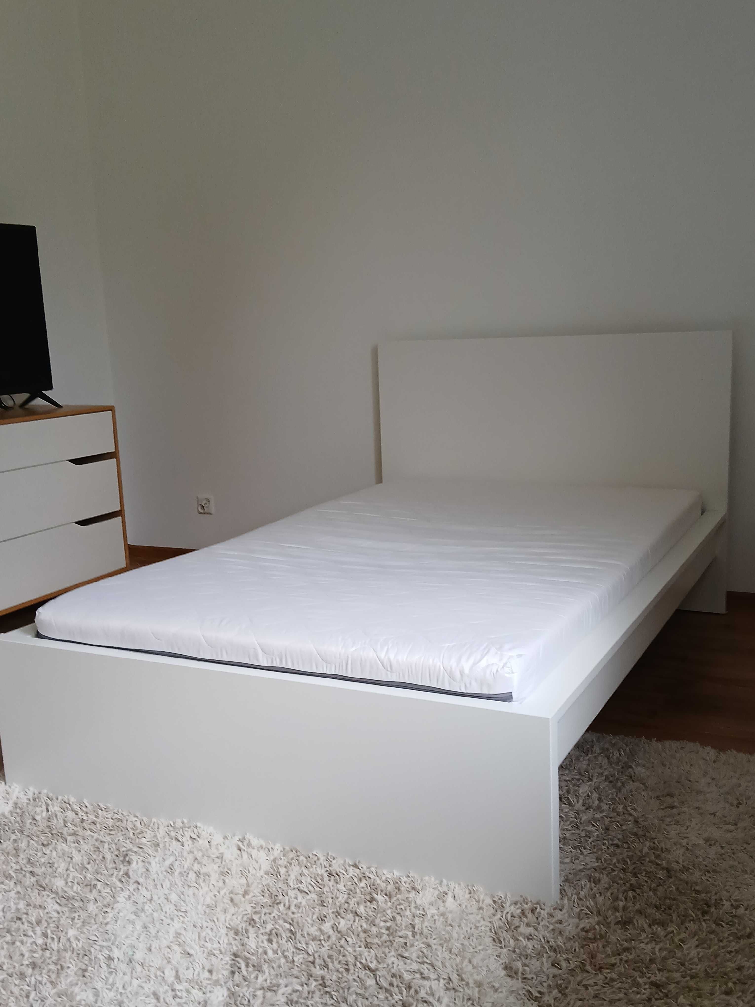 Łóżko białe IKEA Malm 120x200