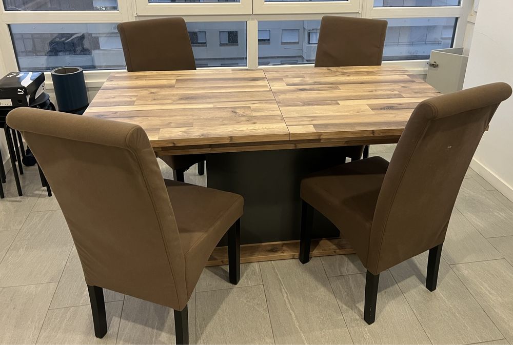 Mesa de Jantar com 4 cadeiras