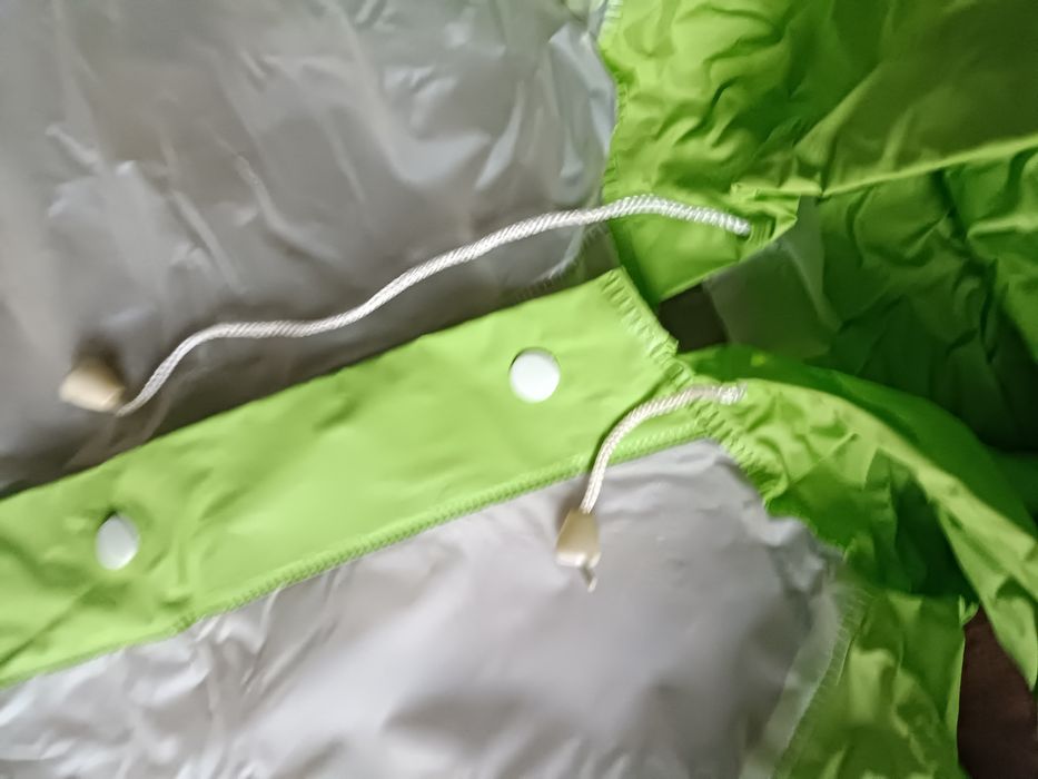 Дождевик ,плащ с капюшоном на кнопках  новыйна ребенка 110-130см