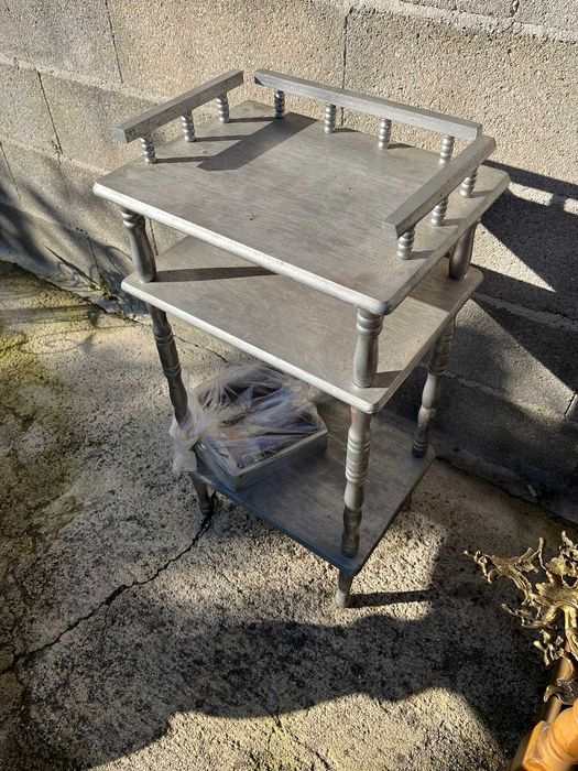 Mesa cinzenta c/ gaveta incluída