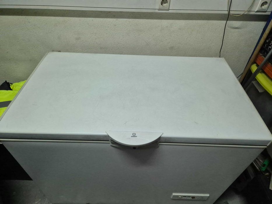 Arca Horizontal INDESIT OS 1A 300 H2 311L POUCO USO