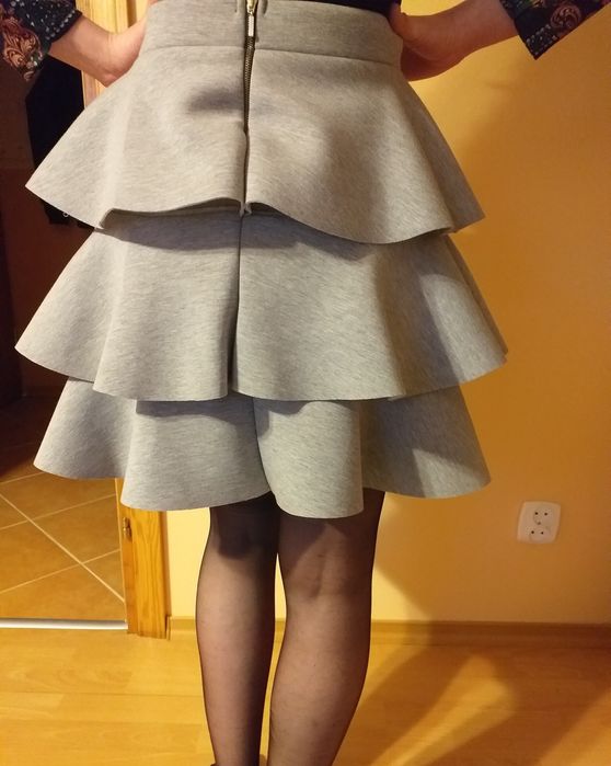 Szara spódniczka pianka falbanki rozm.M