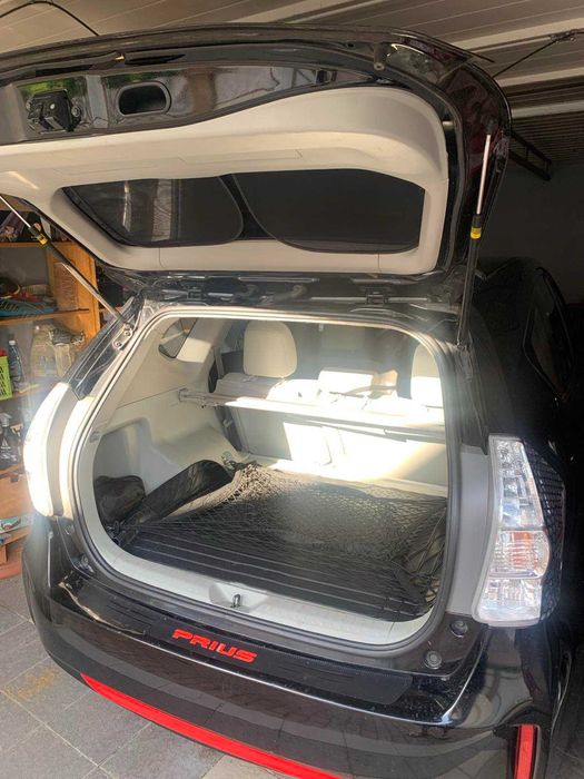 Toyota Prius V 2012 року