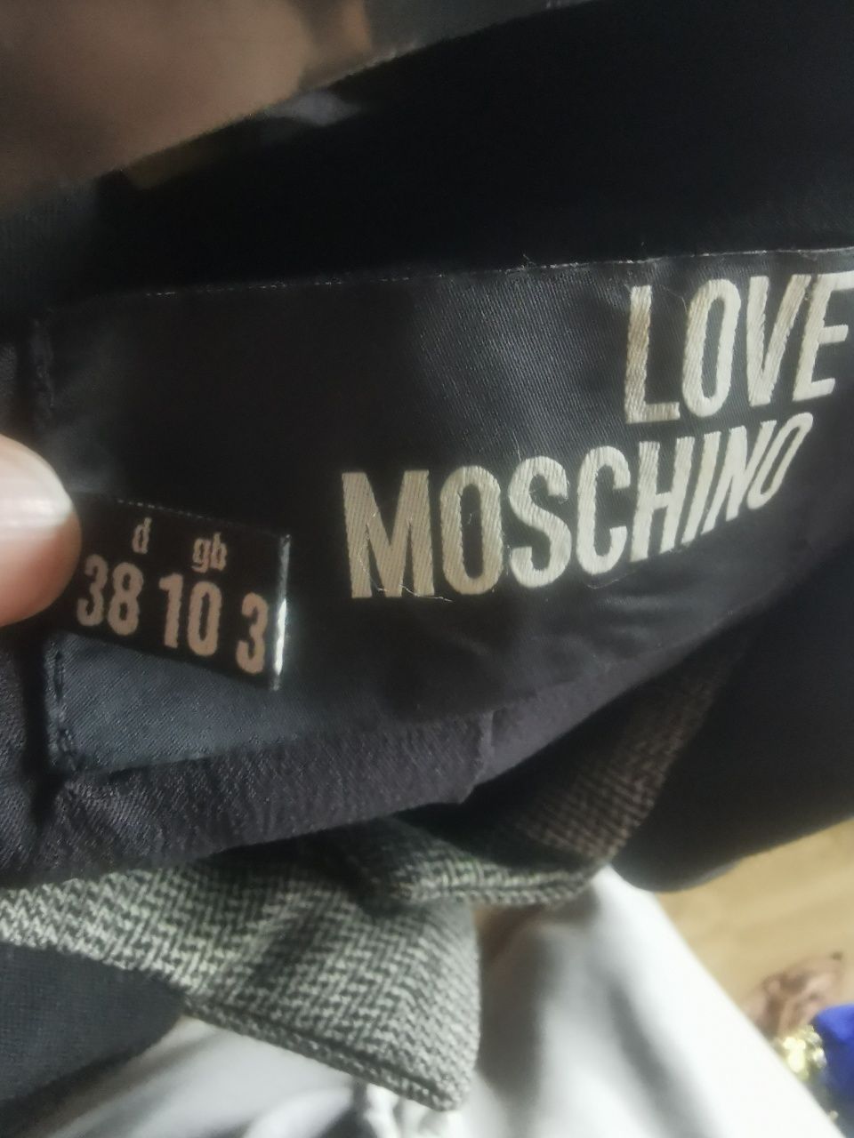 Blazer cinzento e preto da Moschino