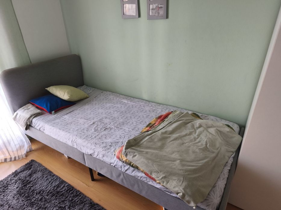 Cama individual com colchão