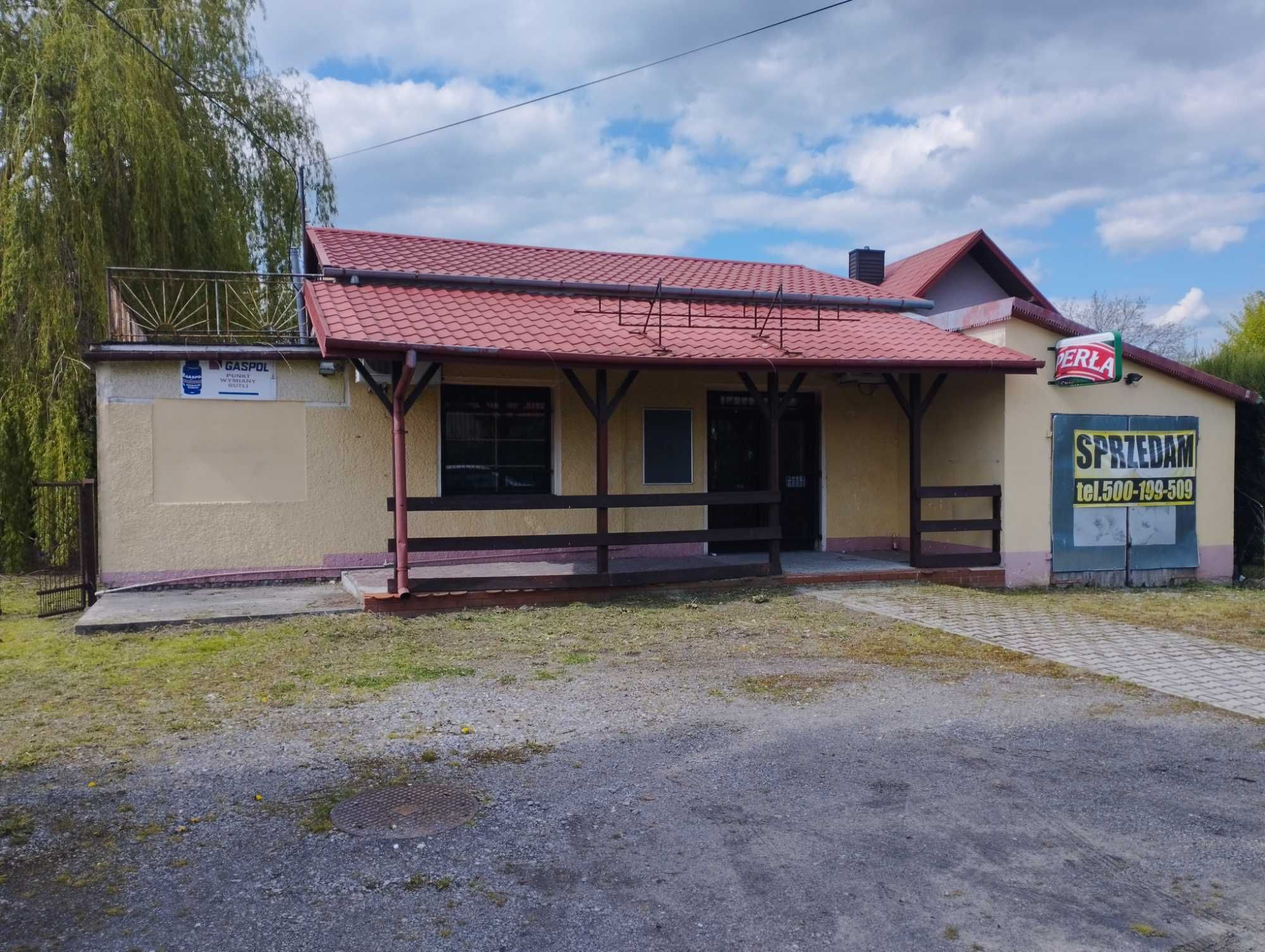 Dom z sadem jabłoniowym