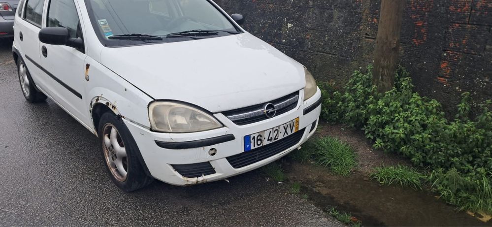 Vendo Opel Corsa 2004 carro tem problema nos bicos injetores vai junto
