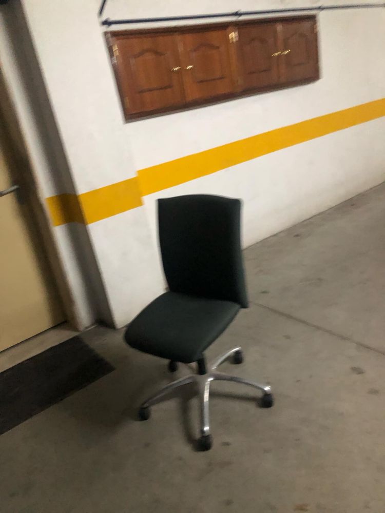 Cadeira de Rodas Secretaria verde em bom estado - escritorio ou quarto